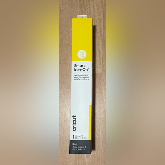 Circut Smart Iron On - Picture 1 of 4